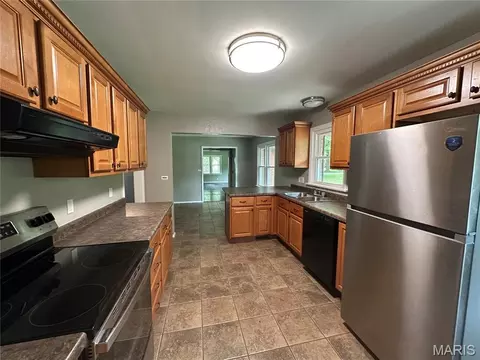 Kitchen - 943 Shady Ln, Jackson, MO 63755 photo 3 of 3