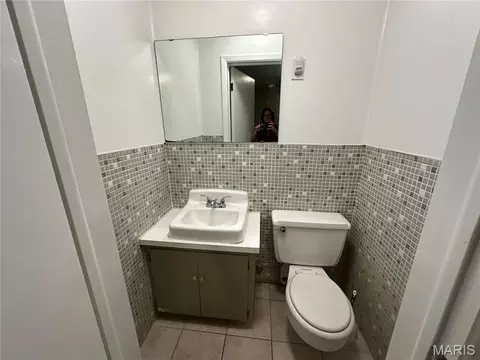 Bath - 943 Shady Ln, Jackson, MO 63755 photo 3 of 3