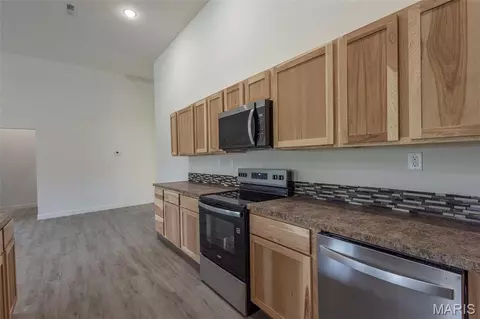Kitchen - 25665 Leo Ln, Perry, MO 63462 photo 2 of 2