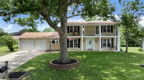 1417 Sunview Dr, Saint Louis, MO 63146