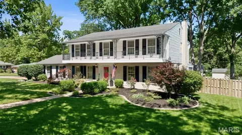 838 Winesap Ln, Kirkwood, MO 63122