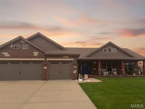 519 Glendale Dr, Troy, IL 62294