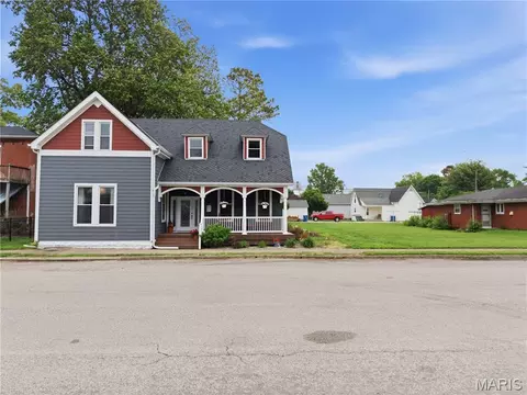 310 S Main St, Trenton, IL 62293