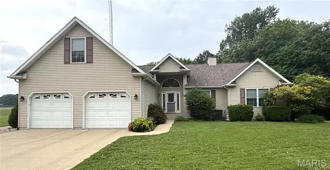 1366 Stowe Ave, Greenville, IL 62246