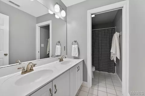 Bath - 8 Covington Ln, Saint Louis, MO 63132 photo 2 of 2