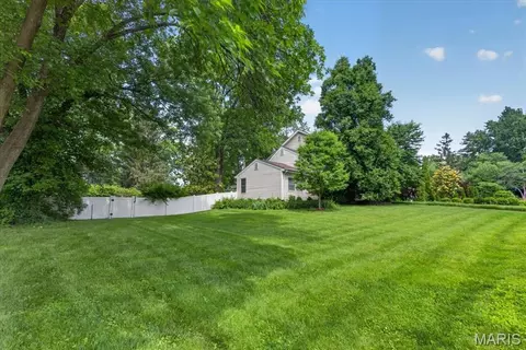 Exterior - 8 Covington Ln, Saint Louis, MO 63132 photo 9 of 11