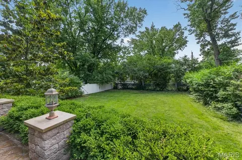 Exterior - 8 Covington Ln, Saint Louis, MO 63132 photo 7 of 11