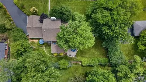 Exterior - 8 Covington Ln, Saint Louis, MO 63132 photo 8 of 11