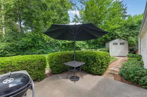Exterior - 8 Covington Ln, Saint Louis, MO 63132 photo 3 of 11