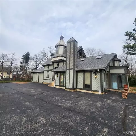 418 Oak Tree Dr, Webster Groves, MO 63119