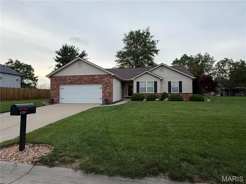 5729 Abilene Ln, Smithton, IL 62285