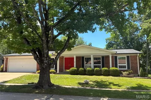 4802 Laketon Ct, Saint Louis, MO 63128
