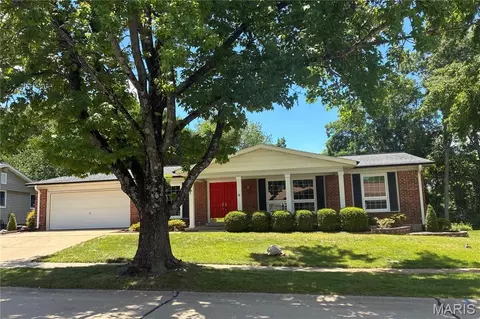 4802 Laketon Ct, Saint Louis, MO 63128