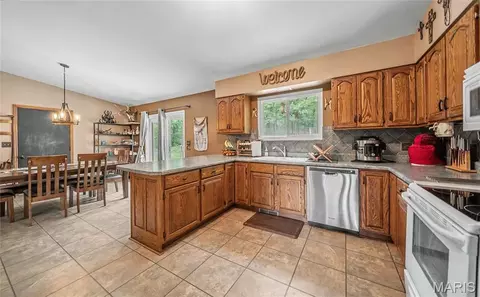 Kitchen - 1275 Roller Rd, Saint Clair, MO 63077 photo 2 of 2