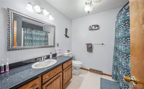 Bath - 1275 Roller Rd, Saint Clair, MO 63077 photo 1 of 1