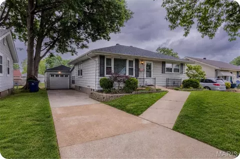 4033 Weber Rd, Saint Louis, MO 63123