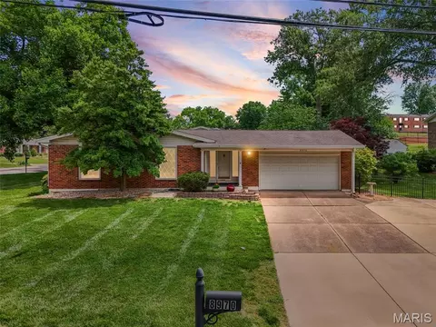 8970 S Laclede Station Rd, Saint Louis, MO 63123