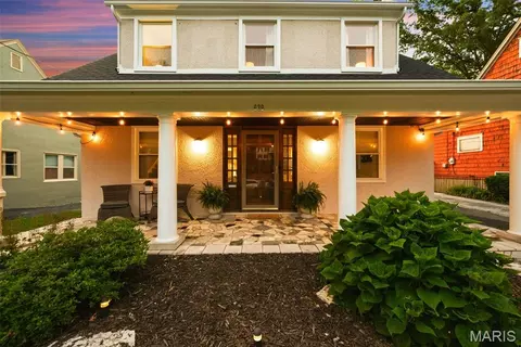 639 Newport Ave, Webster Groves, MO 63119