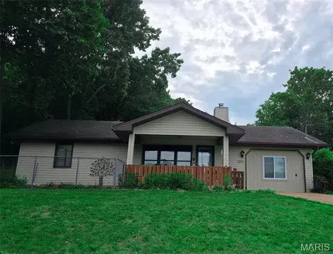 8524 Lake Dr, Cedar Hill, MO 63016
