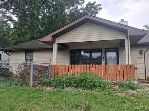 8524 Lake Dr, Cedar Hill, MO 63016