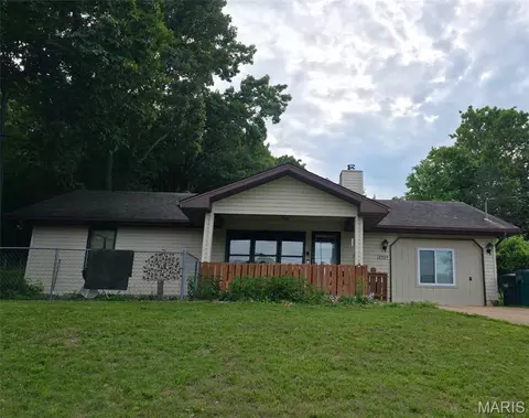 8524 Lake Dr, Cedar Hill, MO 63016