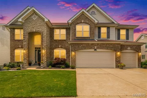 308 Remington Way Dr, Ballwin, MO 63021
