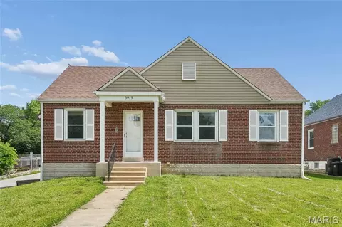 8919 Shawnee Ln, Overland, MO 63114