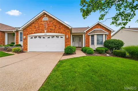 2114 Farnsworth Dr #B, O'fallon, MO 63368