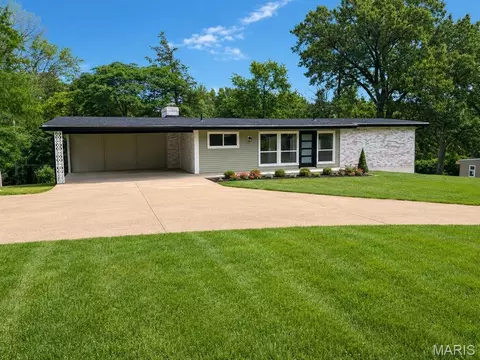 2431 Trossock Ln, Kirkwood, MO 63122
