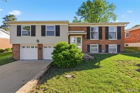 4113 Sunrise Way Dr, Saint Louis, MO 63125