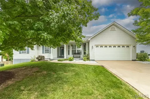 306 Grand Oaks Ct, Wentzville, MO 63385
