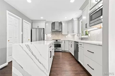 Kitchen - 506 Steepleton Ct, Ballwin, MO 63021 photo 2 of 4