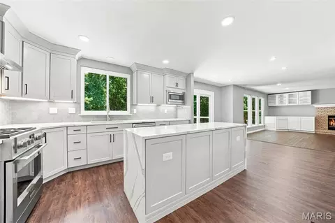Kitchen - 506 Steepleton Ct, Ballwin, MO 63021 photo 3 of 4
