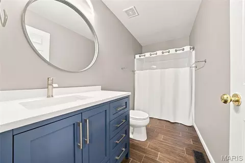 Bath - 506 Steepleton Ct, Ballwin, MO 63021 photo 4 of 5