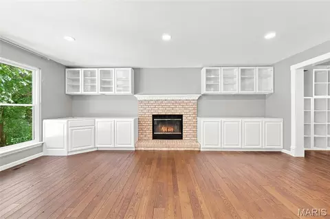 Living - 506 Steepleton Ct, Ballwin, MO 63021 photo 4 of 7