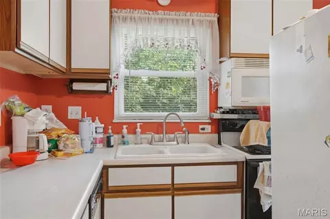 Kitchen - 2103 Timber Ln, Barnhart, MO 63012 photo 1 of 2