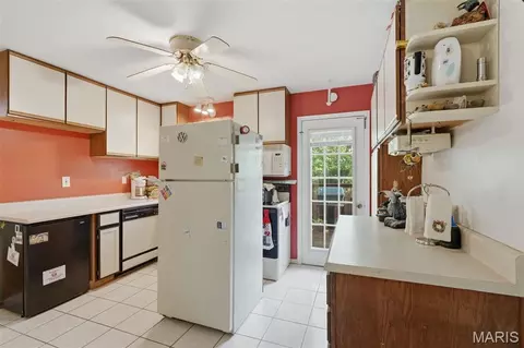 Kitchen - 2103 Timber Ln, Barnhart, MO 63012 photo 2 of 2