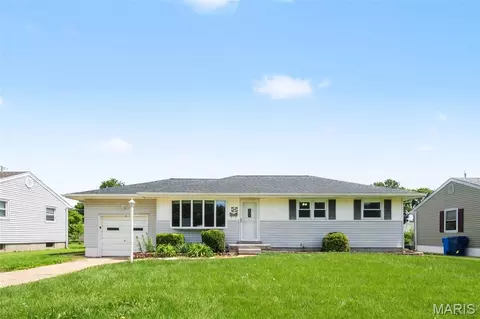 245 Jeanette Dr, Florissant, MO 63031