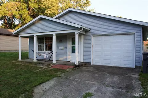 305 Barr St, Carterville, IL 62918