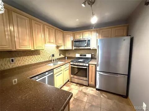Kitchen - 1324 Holgate Dr #G2, Ballwin, MO 63021 photo 2 of 2