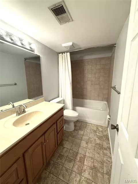 Bath - 1324 Holgate Dr #G2, Ballwin, MO 63021 photo 1 of 2