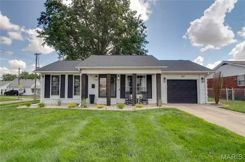 107 Pleasant St, Jerseyville, IL 62052