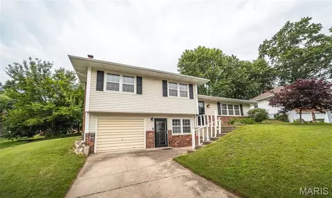 8 Peachtree Ln, Rolla, MO 65401