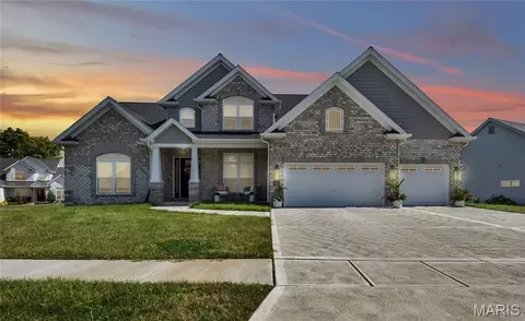 1016 Bellevaux Pl, Saint Charles, MO 63301
