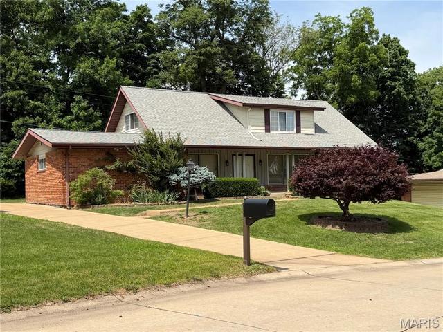44 Forestvale Dr, Chesterfield, MO 63017