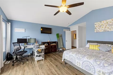 Bedroom - 400 Mockingbird Ln, Waterloo, IL 62298 photo 7 of 8
