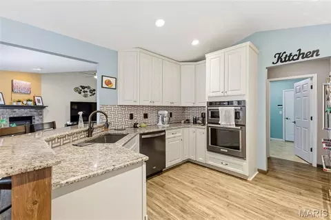 Kitchen - 400 Mockingbird Ln, Waterloo, IL 62298 photo 4 of 6