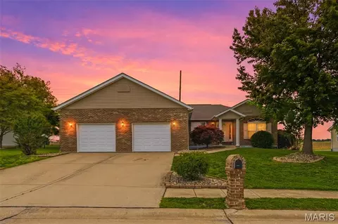 400 Mockingbird Ln, Waterloo, IL 62298