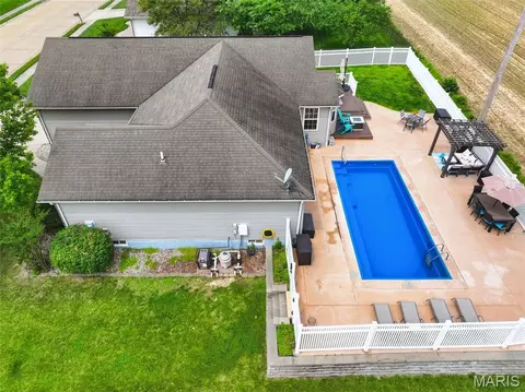 View/Area - 400 Mockingbird Ln, Waterloo, IL 62298 photo 1 of 19
