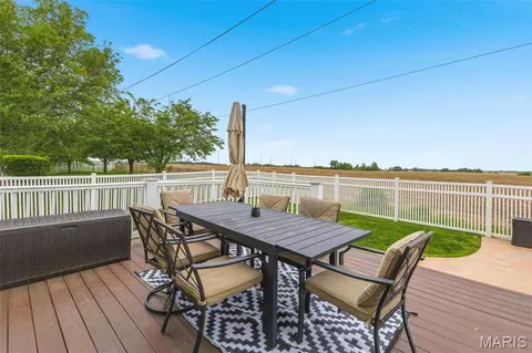 Exterior - 400 Mockingbird Ln, Waterloo, IL 62298 photo 19 of 20